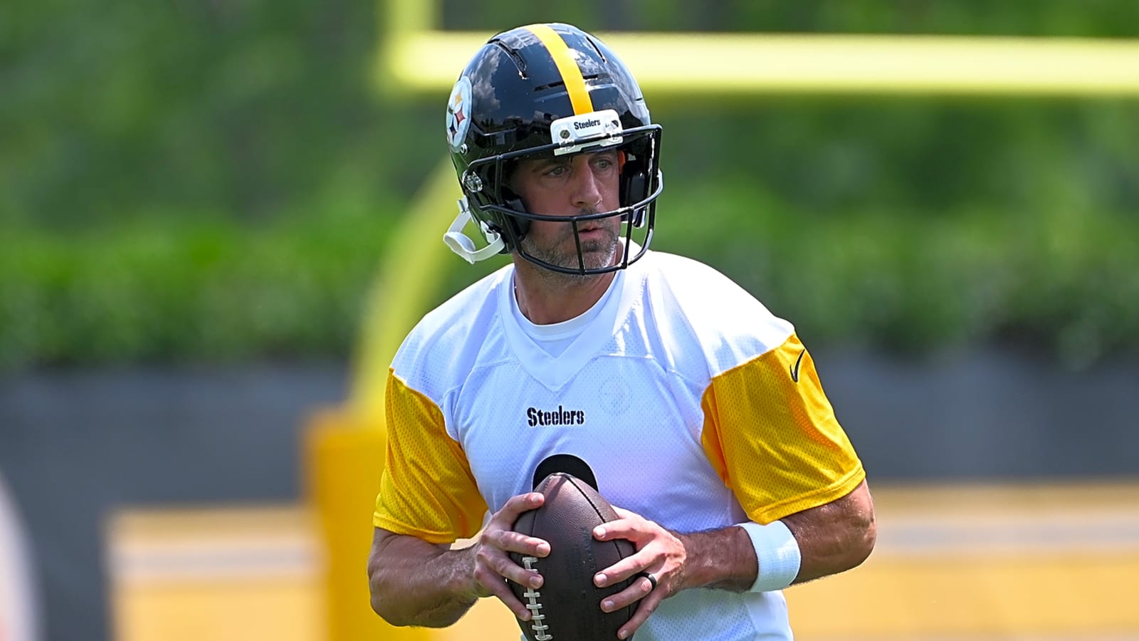 Aaron Rodgers’ family reportedly has surprising stance on QB’s marriage