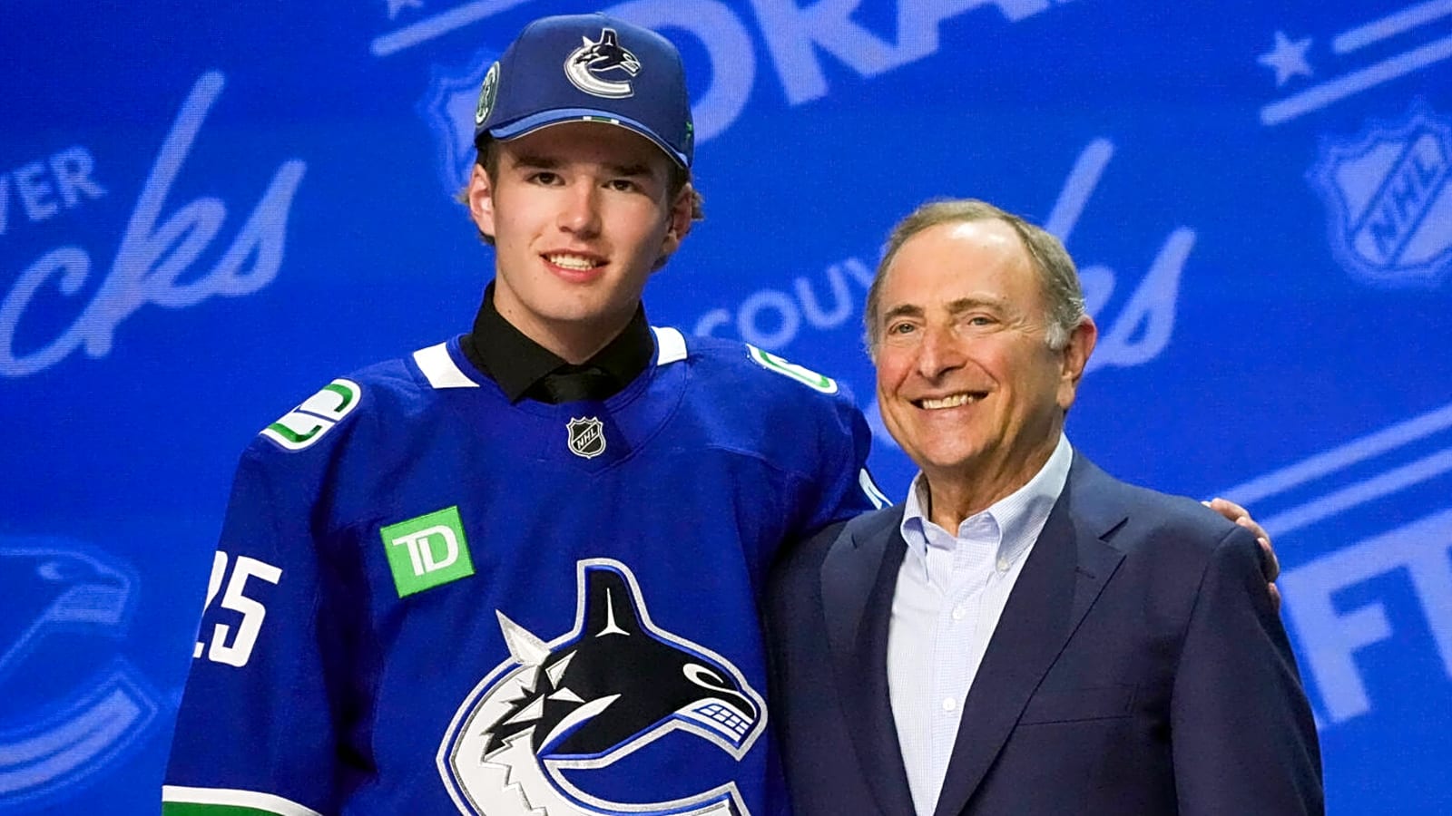 Canucks sign first-round pick to entry-level contract