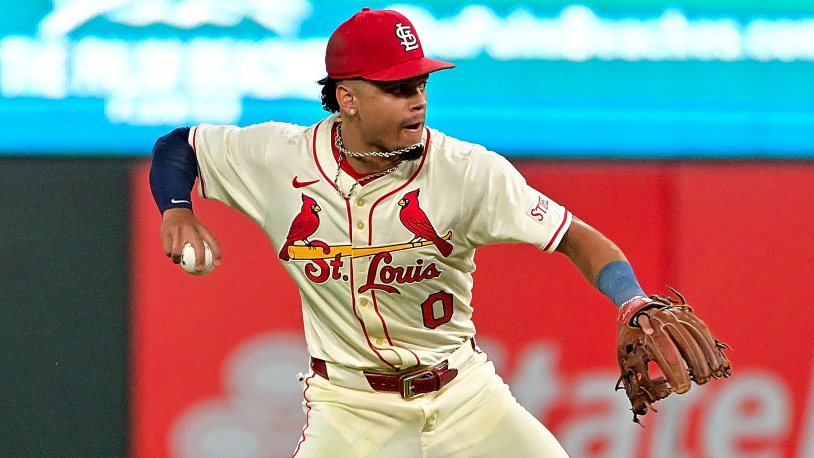 Cardinals shortstop to undergo knee surgery, expected to be ready for spring training