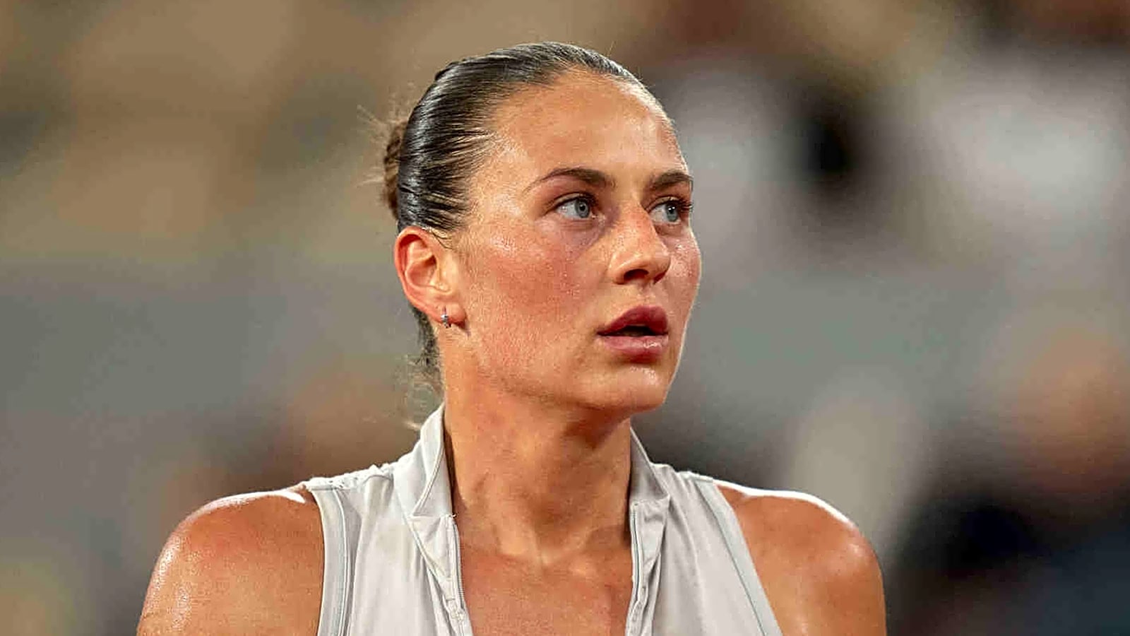 Ukraine's Marta Kostyuk declines handshake with Russian player