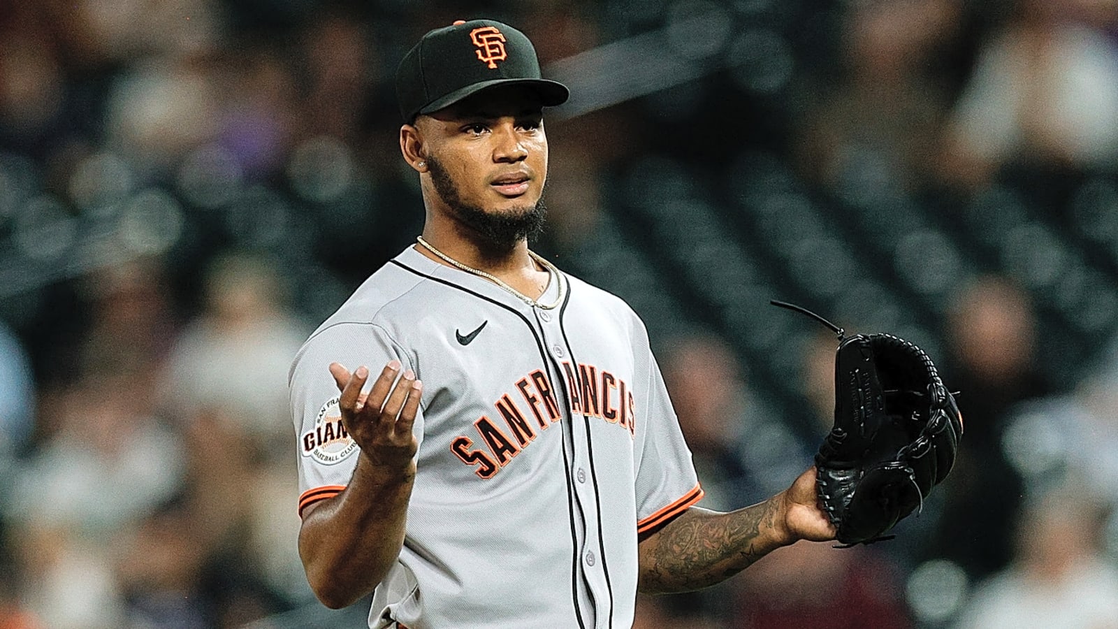 Yankees continue stockpiling relievers in trade with Giants