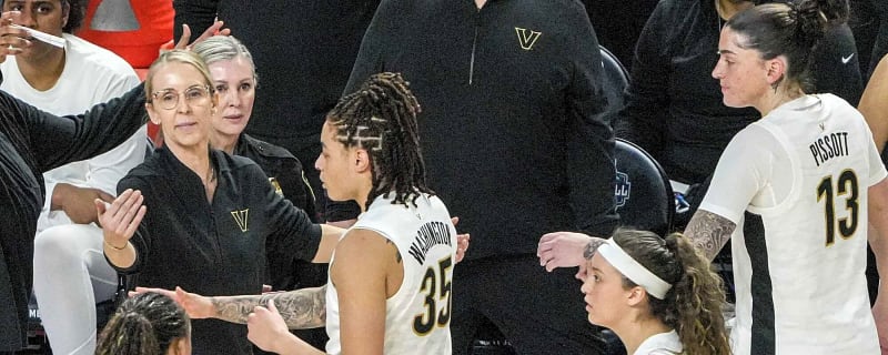 Vanderbilt women's coach gets ejected after berating refs