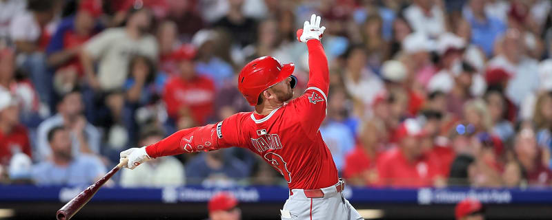 Ward’s Late Home Run Lifts Angels Over Phillies in 6-5 Victory