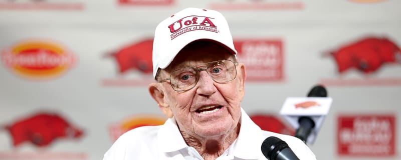 Lou Holtz To Be Buried In Same Cemetary as Knute Rockne