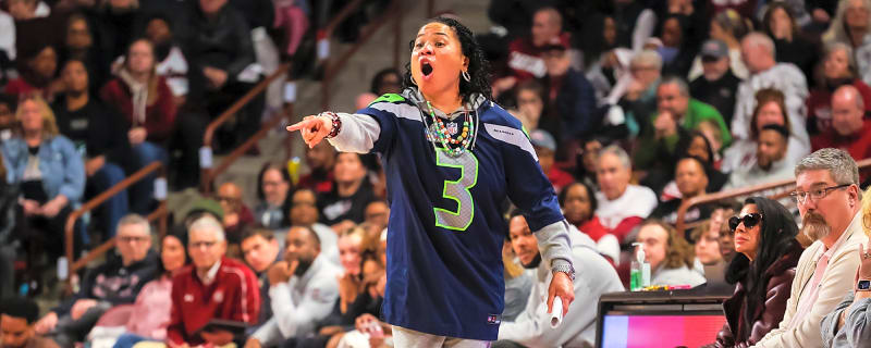 Dawn Staley rocks Nick Emmanwori Seahawks jersey vs. Tennessee