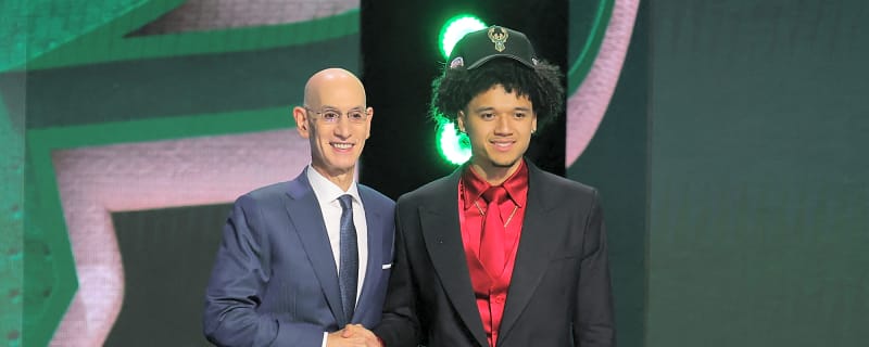 Bucks Sign Brayden Burries To Rookie Scale Contract