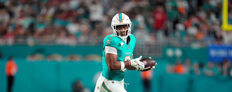 Agent For Dolphins TE Jonnu Smith Says Client Prefers To Remain In Miami