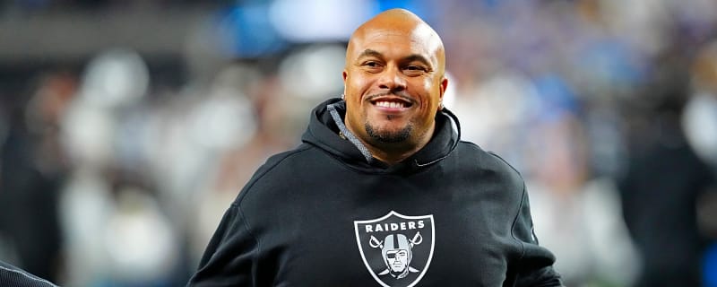 Antonio Pierce shares perspective on developing Tom Brady story