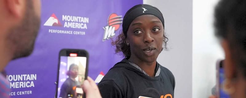 Mercury’s Copper shows appreciation to teammates before WNBA Finals