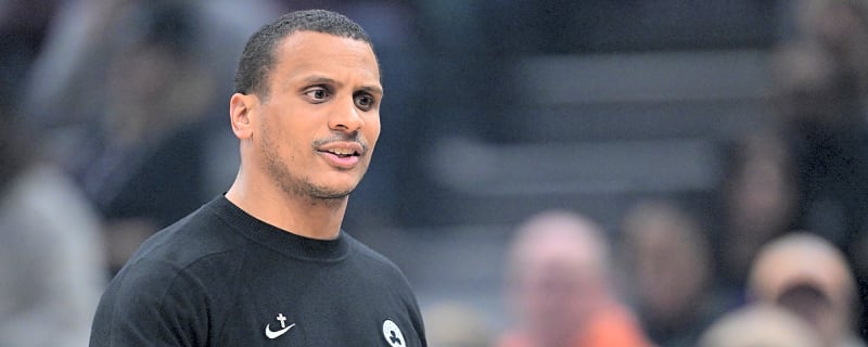 Celtics coach Joe Mazzulla pulls a bizarre move during game vs. Knicks