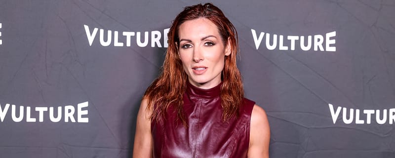 Becky Lynch Roasts Bayley, Mocks Mercedes Moné&#39;s New Cash Grab Fan Service