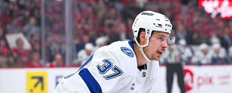 Lightning’s Yanni Gourde Out Until December Following Hip Surgery