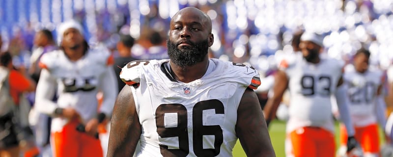 Browns DT Maliek Collins Carted Off Field After Knee Injury
