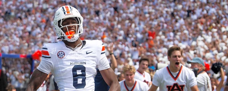 Internet Can’t Fathom Cam Coleman’s Ridiculous One-Handed Grab
