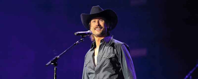 Glen Powell Picks Texas Over Ohio State, Backs Longhorns For National Title Run