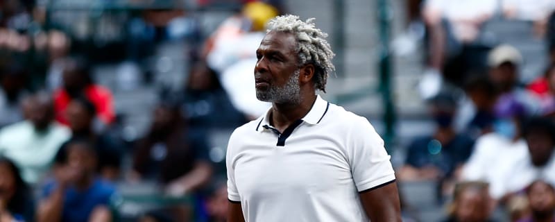 Knicks legends beefing: Charles Oakley calls Patrick Ewing a ‘coward’