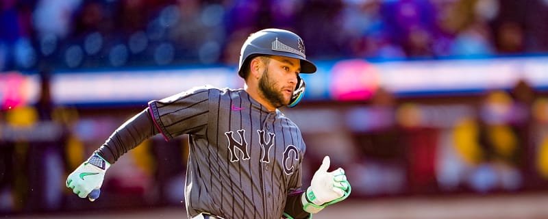 Bo Bichette reacts to getting loudly booed by Mets fans