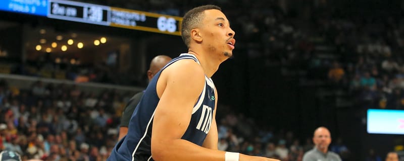 Mavericks re-sign former first-round pick