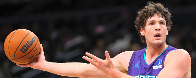 Hornets’ PJ Hall Out Indefinitely With Right Ankle Fracture