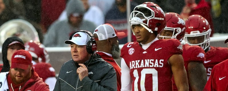 Quarterback carousel results in stagnant offense for Arkansas in loss to Missouri