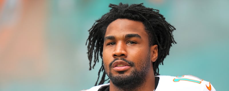 Waddle reacts to Dolphins benching Tagovailoa in favor of Ewers