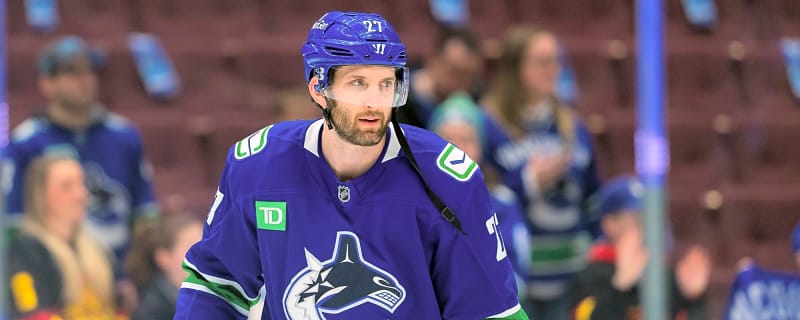 Canucks interested in re-signing veteran defenseman