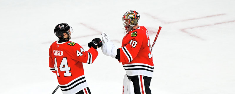 Blackhawks Snap Losing Streak With 2-1 Win Over Kings
