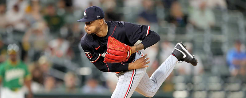 Which prospect did Red Sox trade to Twins for hard-throwing reliever Jorge Alcalá?