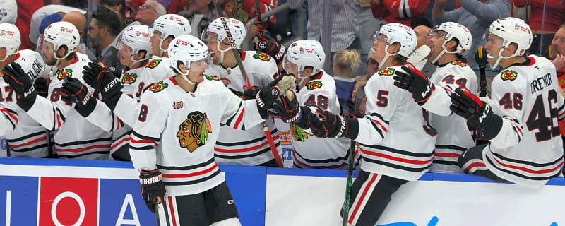 Donato Delivers Dagger: Blackhawks Edge Lightning 3-2 with Last-Minute Goal