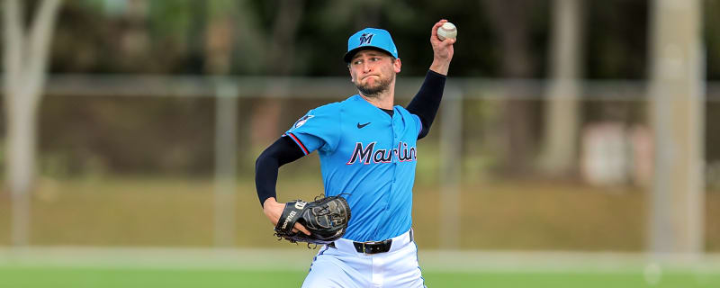 Marlins select Josh Simpson, DFA Robinson Pina