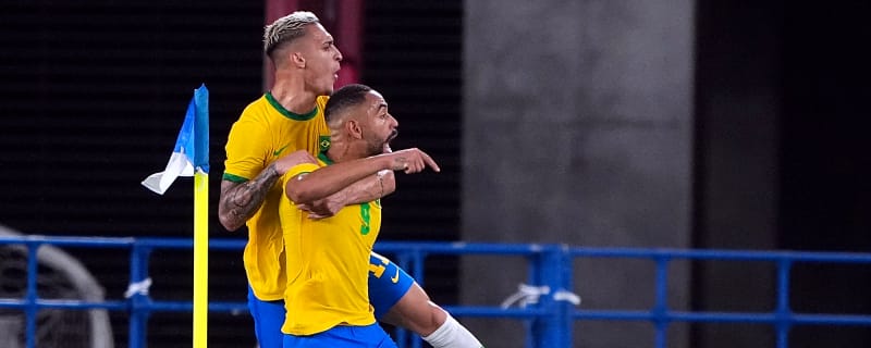 Arsenal fan asks Man Utd star to join the Gunners and he responds