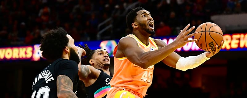 Cavs crush Spurs in paint, ride huge third quarter to victory