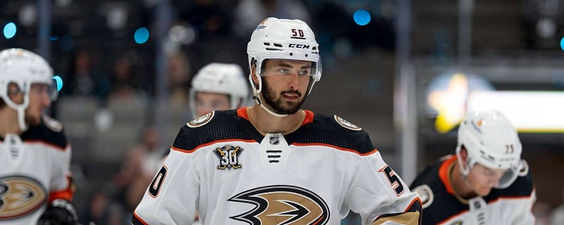 Maple Leafs sign trio of players