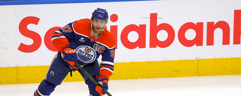 Commonwealth Stadium erupts as Oilers’ McDavid joins country star Morgan Wallen on stage