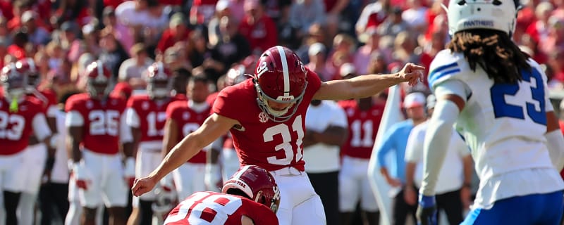 How are Alabama players reacting to Conor Talty missing multiple field goals?