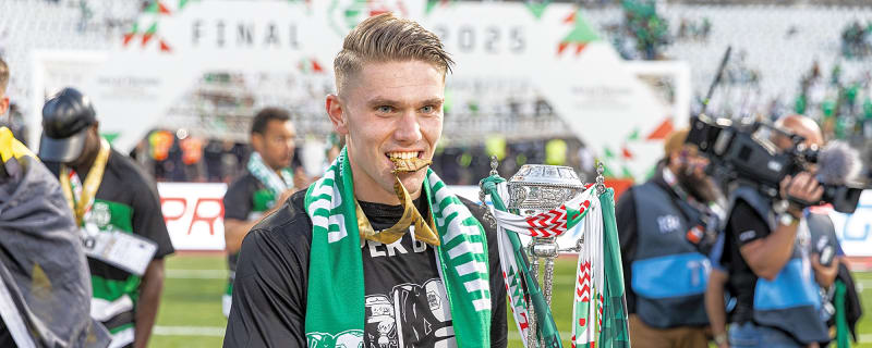 Manchester United in advanced negotiations to sign prolific goalgetter; player keen to join