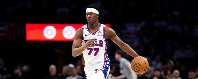 Video: VJ Edgecombe accidentally kicks a fan in the face