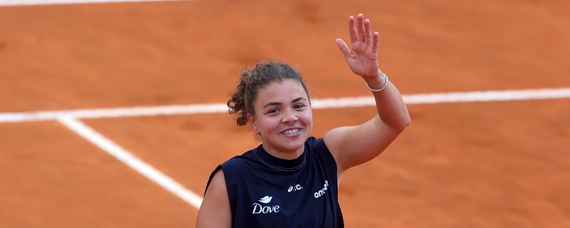 Controversy in Rome: Shnaider vs. Paolini and the Role of the Crowd