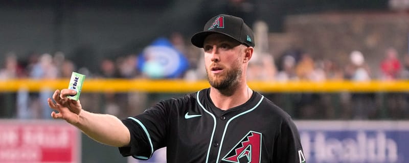 D-backs fans have unusual way of helping pitcher with cramping issue