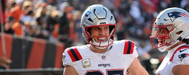 Meet The Inspiring Artist Behind Patriots&#39; Hunter Henry&#39;s Cleats