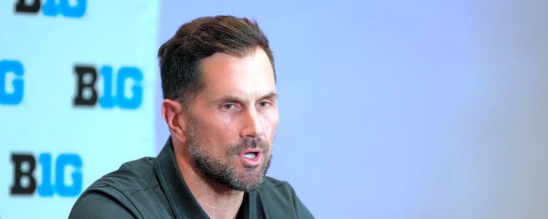 Matt Leinart has strong stance on letting USC un-retire his number
