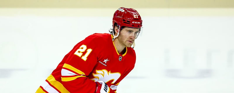 Mammoth recall Kevin Rooney, place Olli Maatta on IR