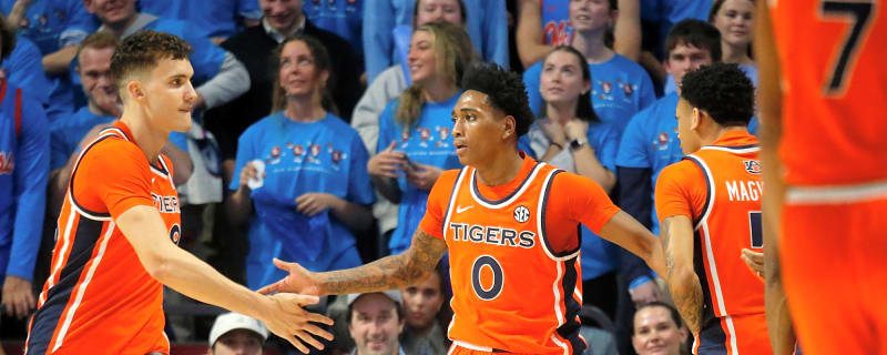 Auburn’s Tahaad Pettiford shows no mercy in Dunk of the Year candidate vs. Ole Miss