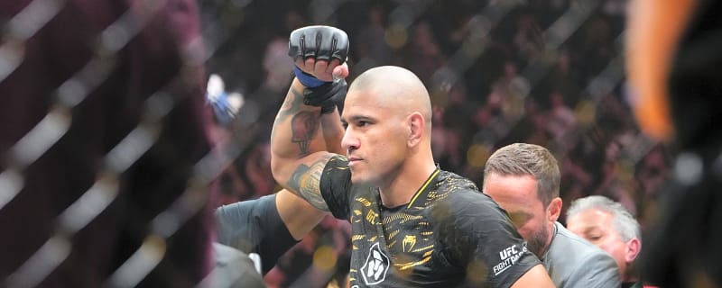 Alex Pereira shares emotional moment as heartfelt gift leaves his father in tears