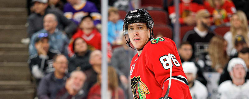 Blackhawks’ Teuvo Teravainen Leaves With Upper-Body Injury