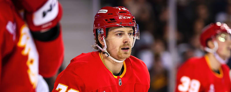A month in, how is Brennan Othmann adjusting to the Flames organization?