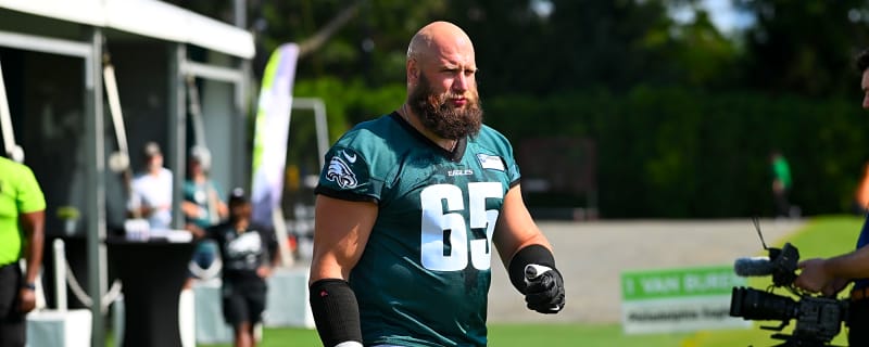 Eagles&#39; Longest-Tenured Player: 'Football Junkie' With 'Fountain Of Knowledge'