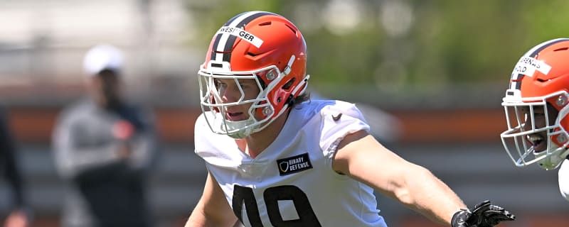 Browns sign two players to rookie deals