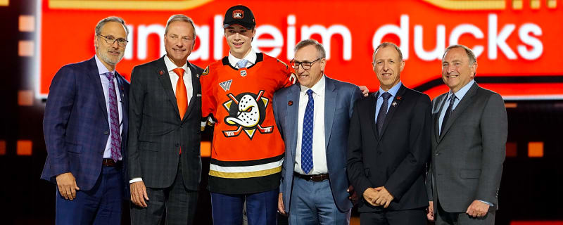 Ducks Top Prospect Beckett Sennecke Punished for Outburst at Coach