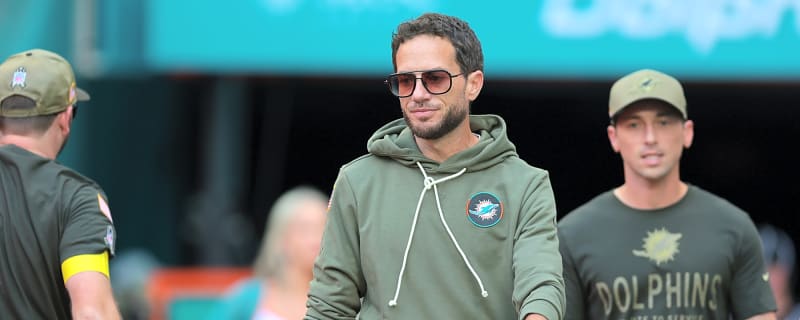 Mike McDaniel gets roasted over controversial decision in Week 11